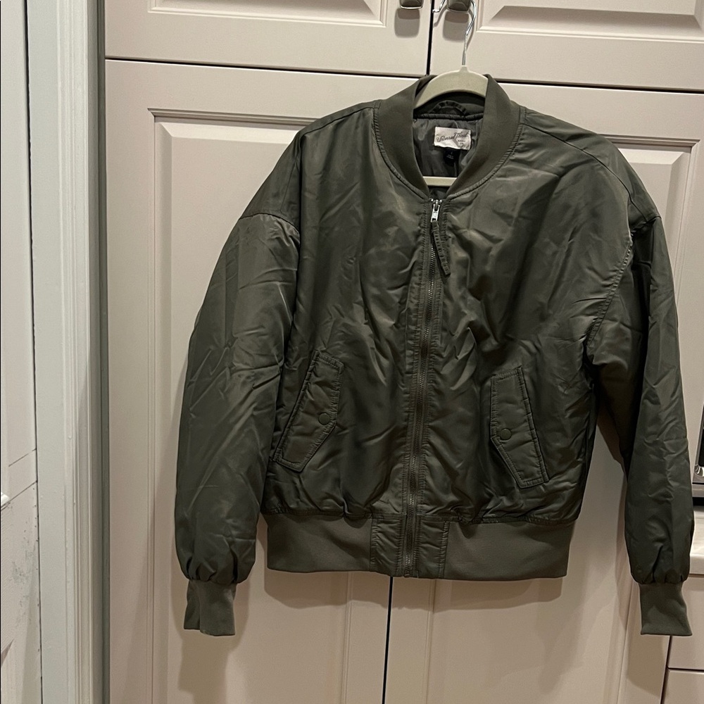 Universal Thread Khaki green Bomber Jacket new with tags 🆕